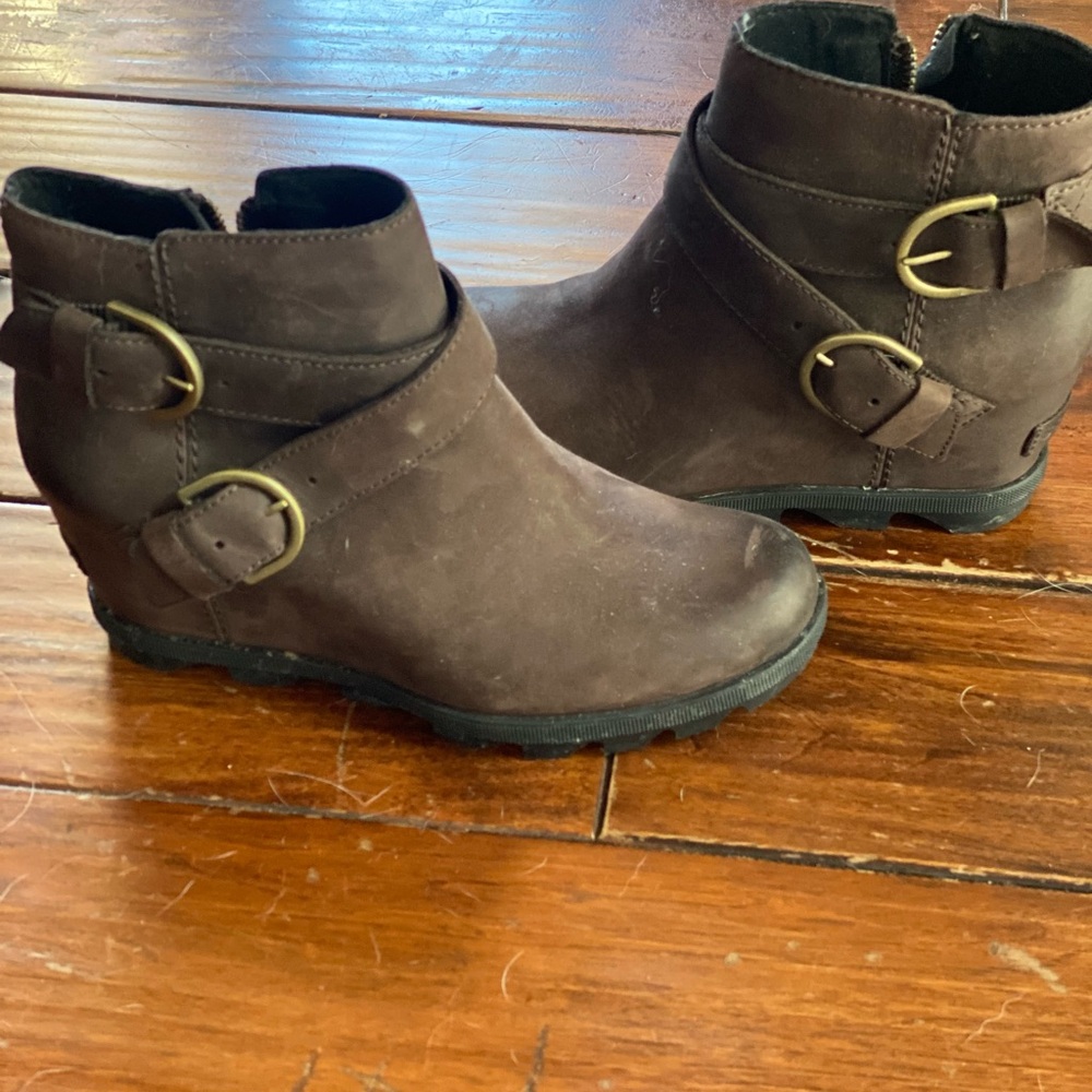 Sorel Joan of artic wedge brown boots size 7.5